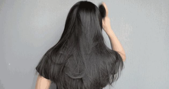 儷真護(hù)發(fā)知識(shí)：年紀(jì)輕輕就長(zhǎng)白發(fā)？這樣做對(duì)付少年白